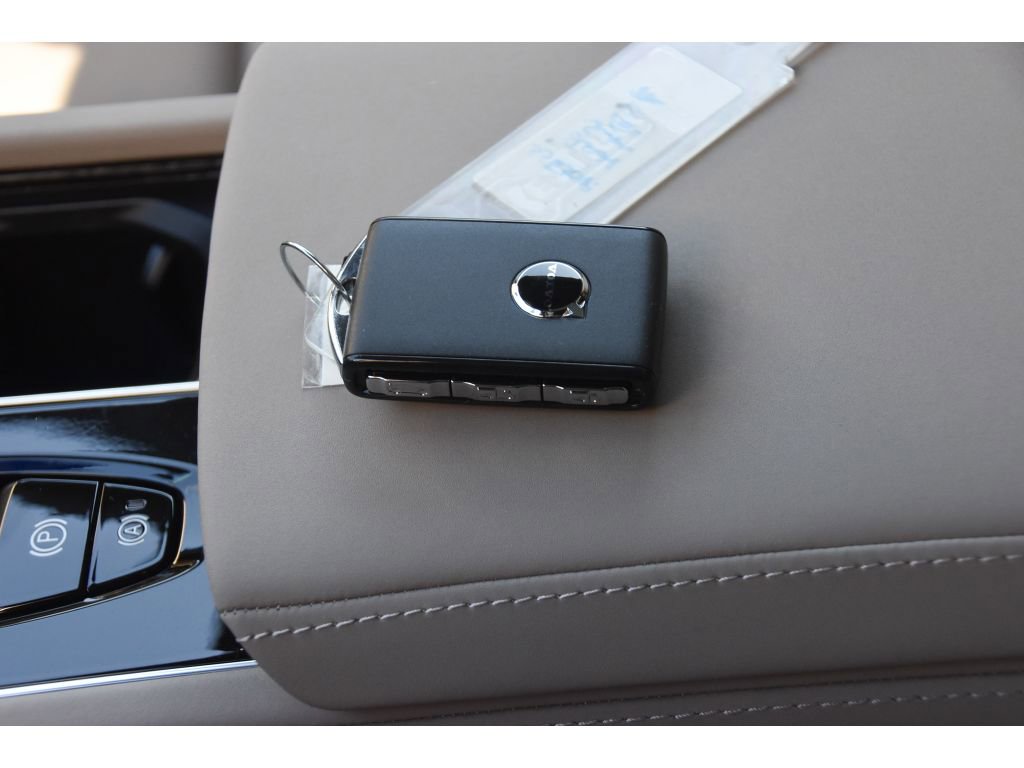 New 2026 Volvo XC90 B6 Plus w/ Protection Package Premier image 39