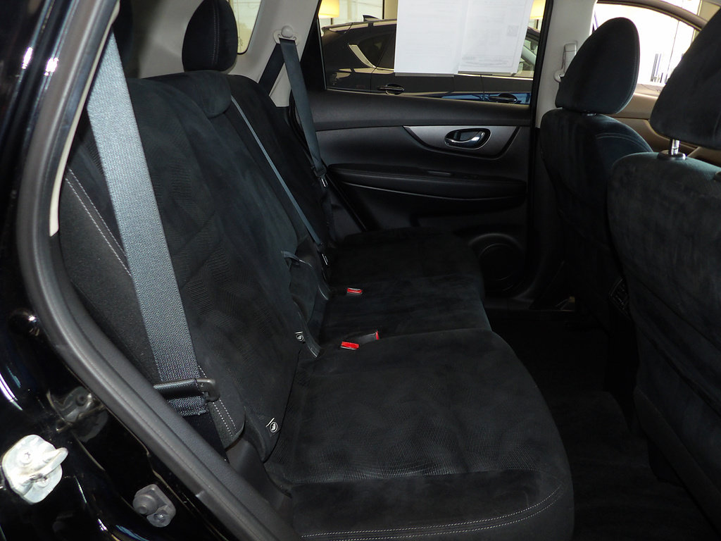 Used 2016 Nissan Rogue S FWD image 17