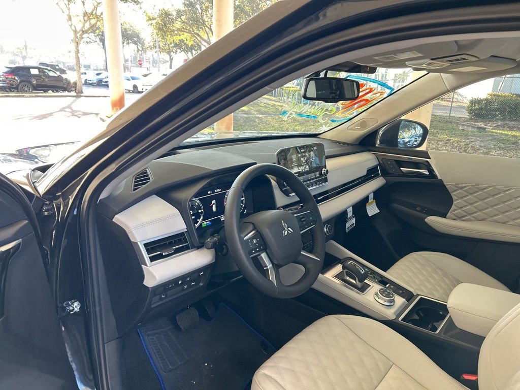 New 2025 Mitsubishi Outlander SEL image 6