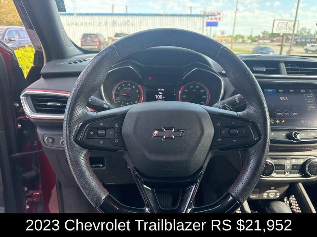 Used 2023 Chevrolet TrailBlazer RS w/ Sun and Liftgate Package FWD image 10