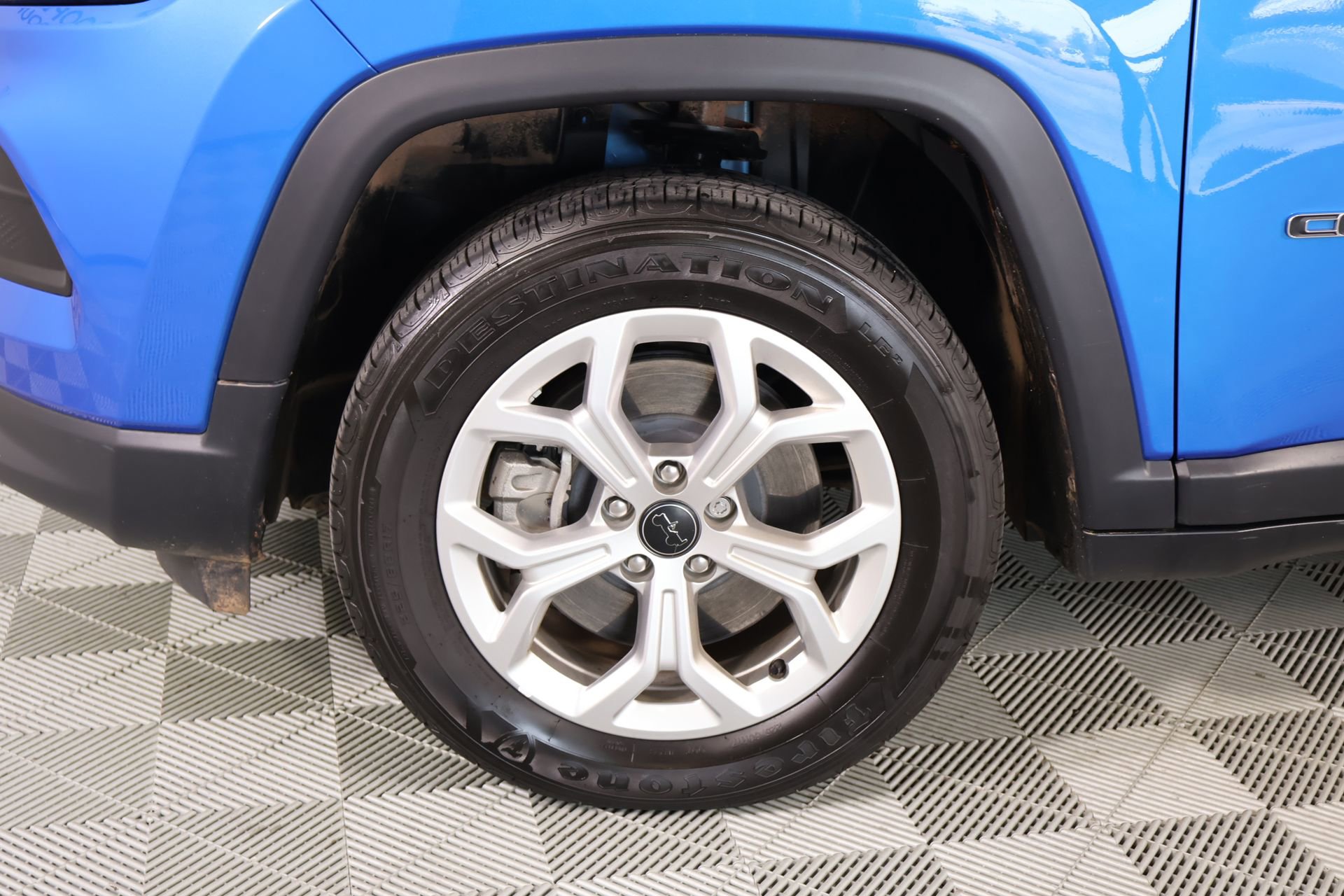 Used 2025 Jeep Compass Sport w/ Mopar Graphics Package AWD/4WD image 16