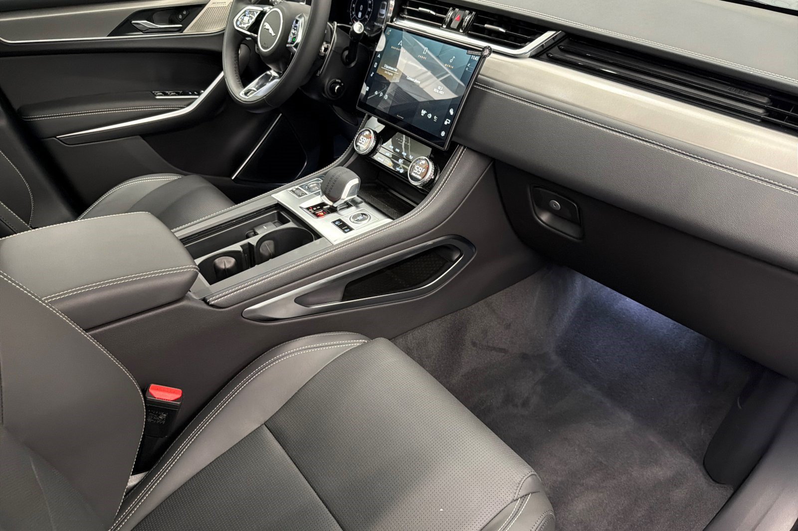New 2026 Jaguar F-PACE R-Dynamic S AWD/4WD image 28