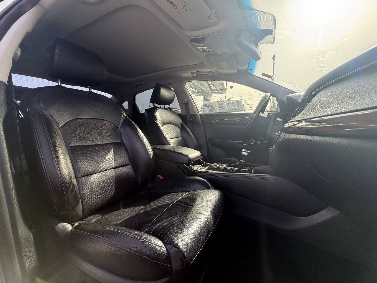 Used 2017 Kia Cadenza Premium FWD image 27
