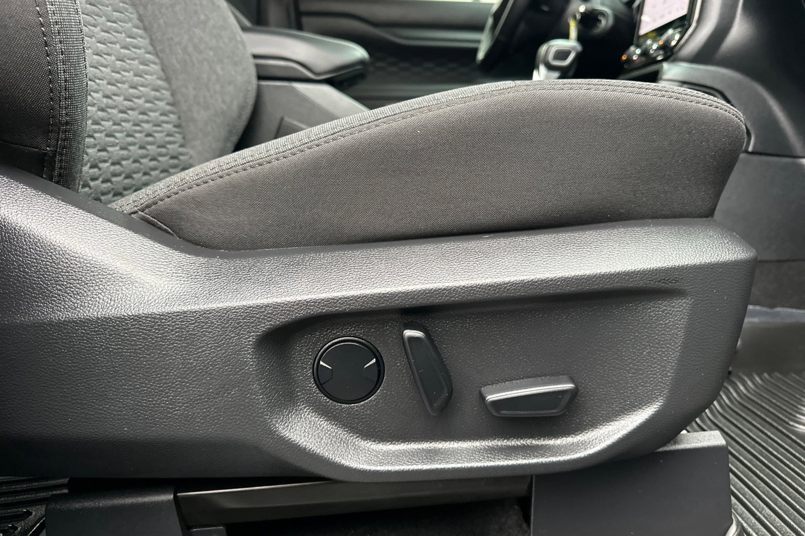 Used 2025 Ford Ranger XLT w/ Equipment Group 301A High image 21