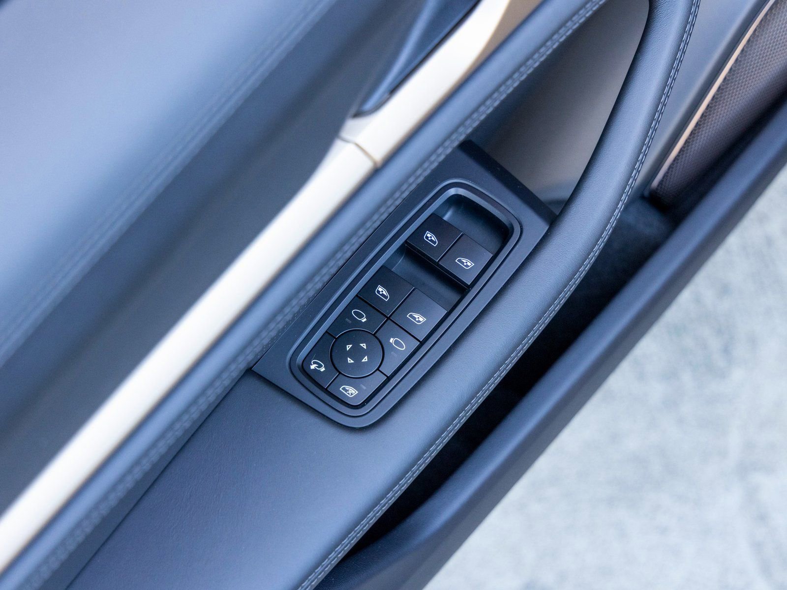 New 2026 Porsche Taycan Turbo AWD/4WD image 25