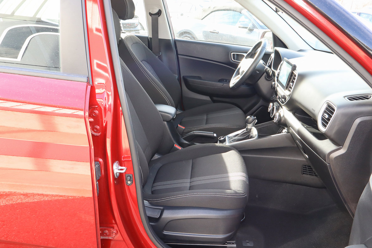 Used 2025 Hyundai Venue SEL image 23