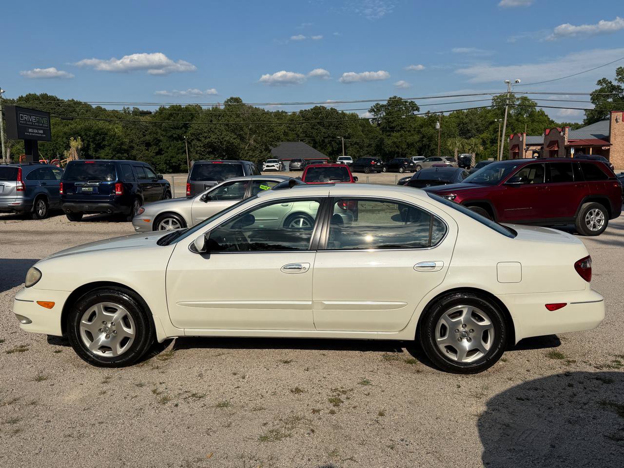 Used 2001 INFINITI I30 FWD image 2