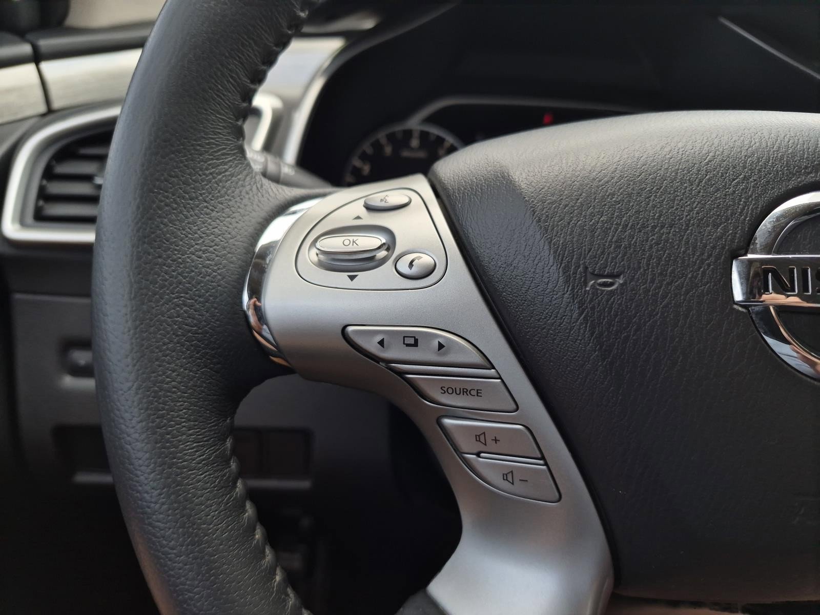 Used 2018 Nissan Murano SV FWD image 18