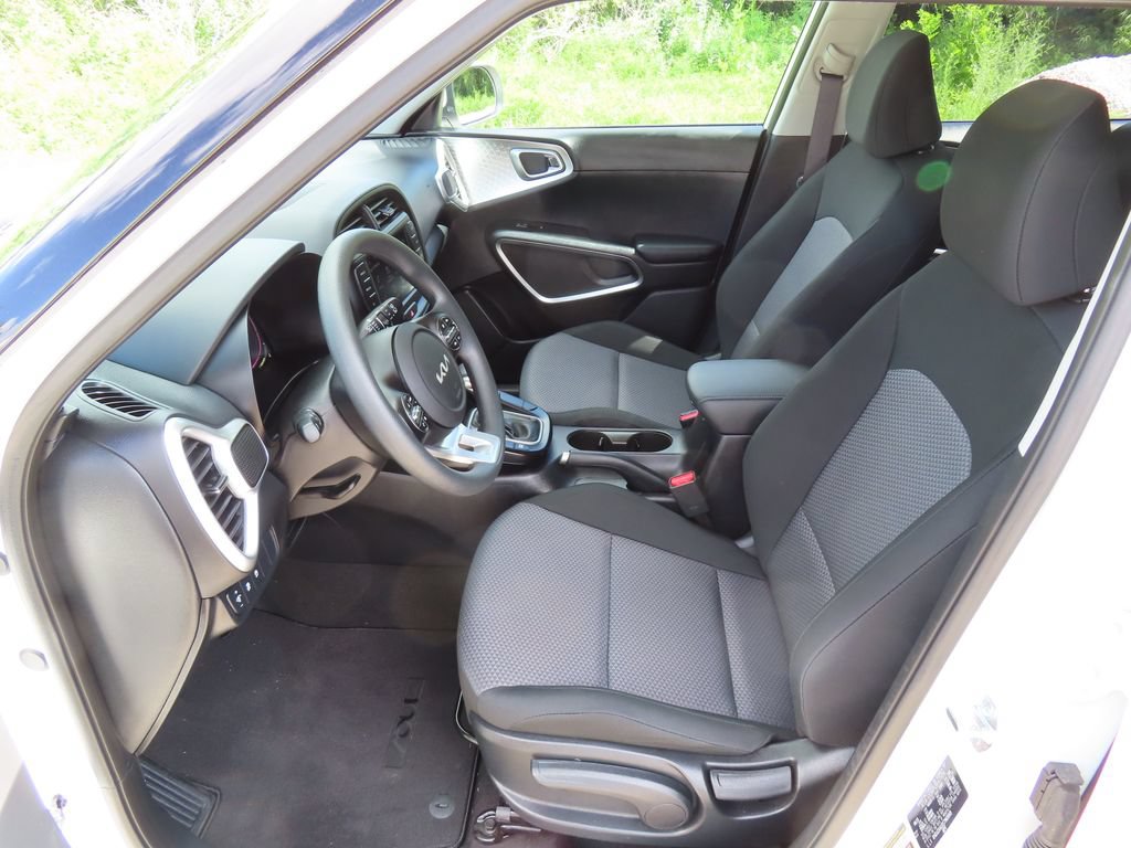 Certified 2025 Kia Soul LX w/ LX Technology Package FWD image 20