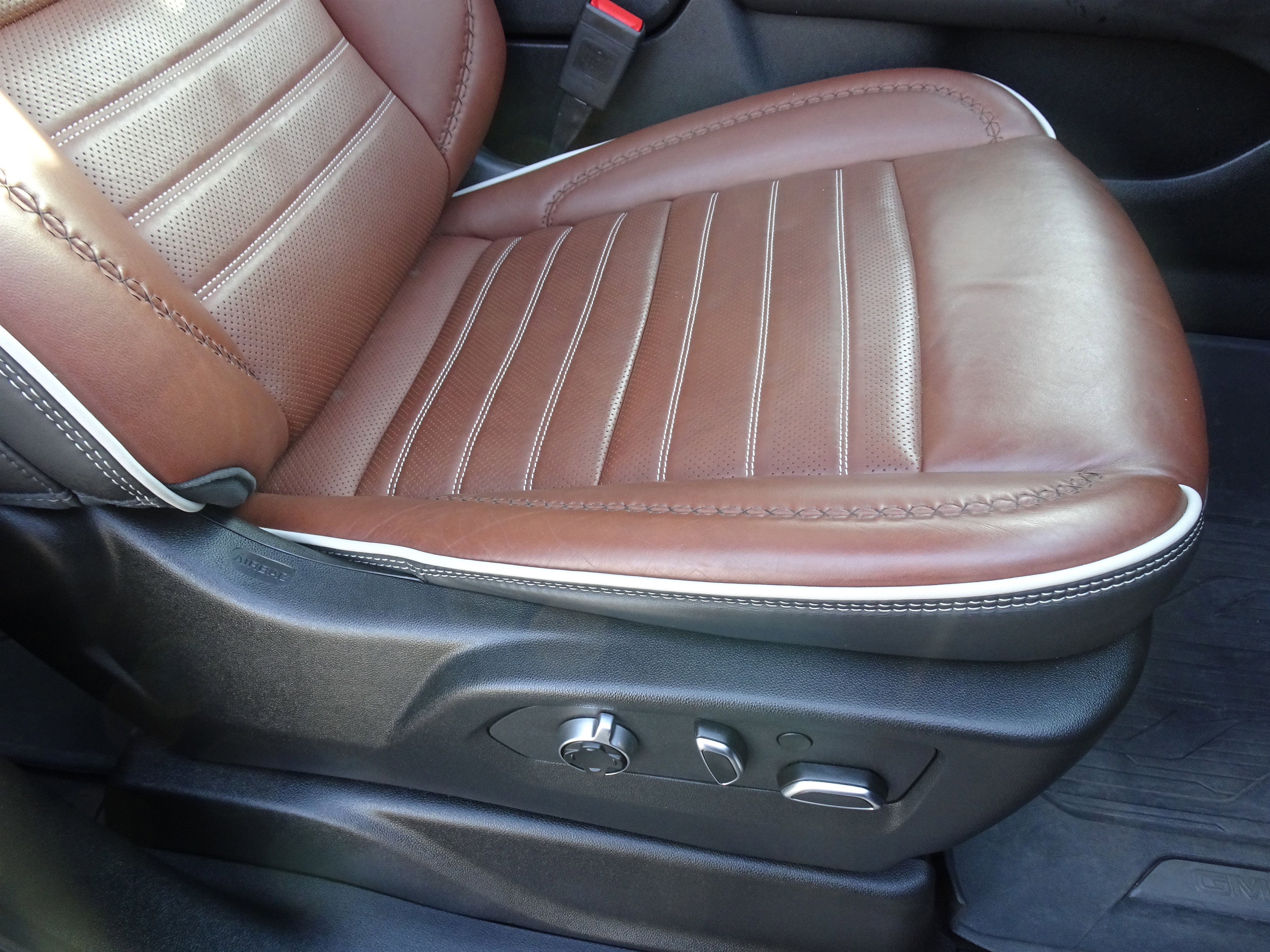 Used 2023 GMC Yukon XL Denali Ultimate image 27