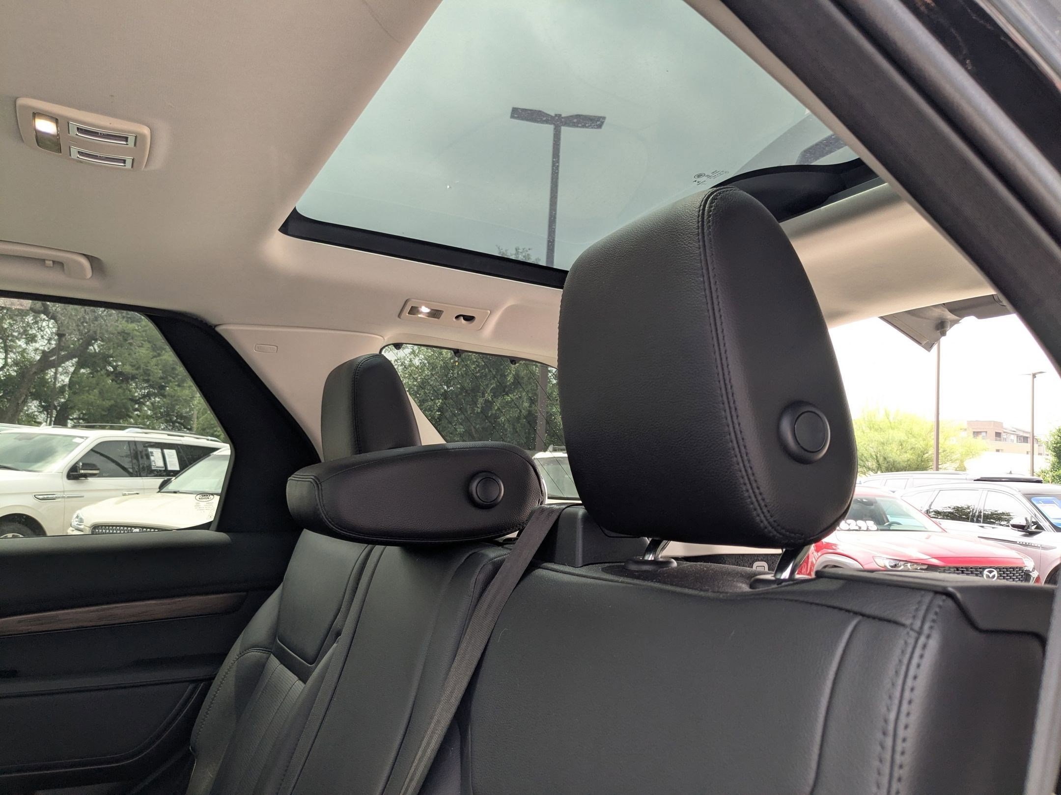 Used 2018 Land Rover Discovery HSE AWD/4WD image 22