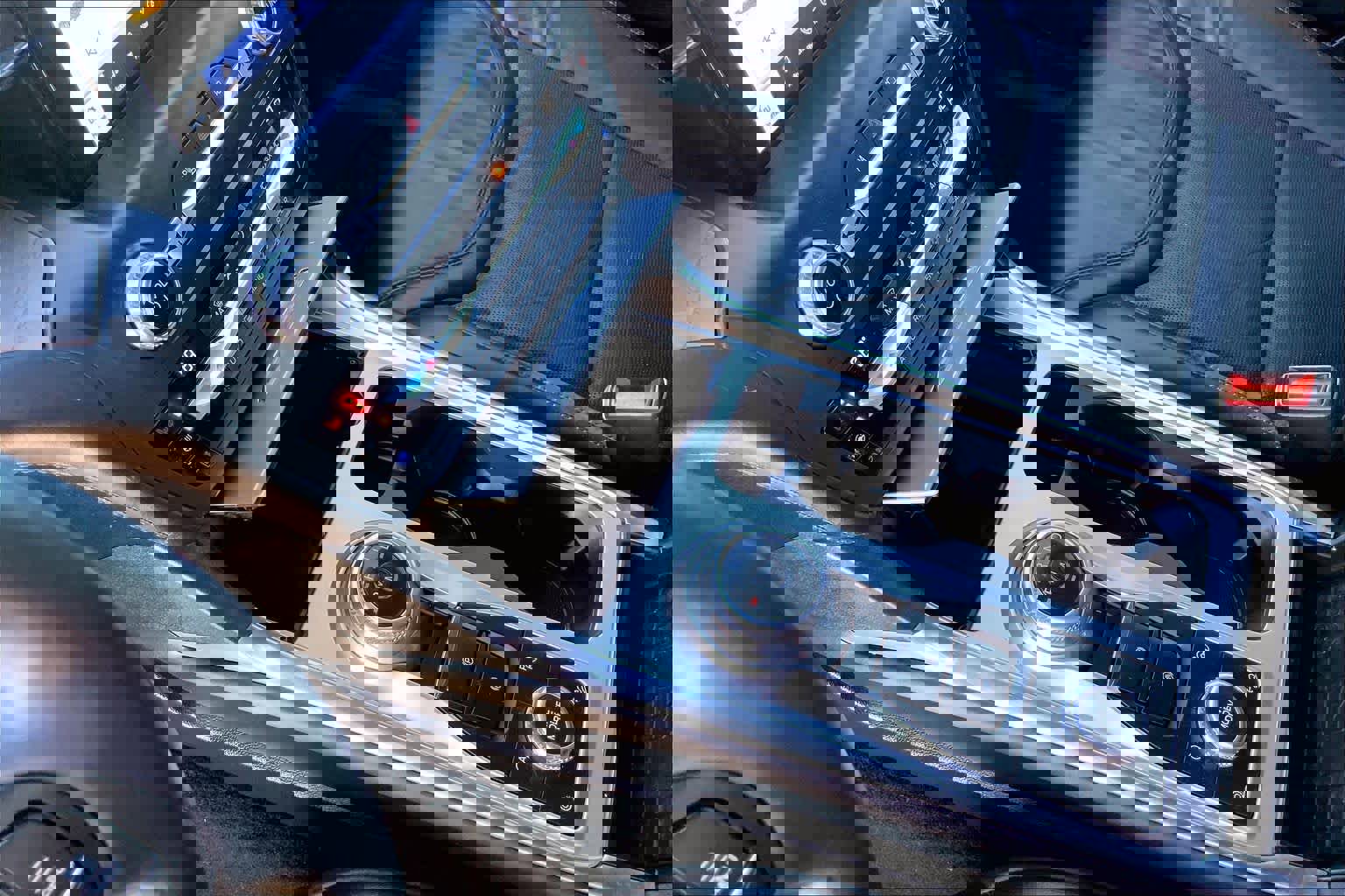 Used 2020 Ford Explorer Platinum w/ Premium Technology Package image 32