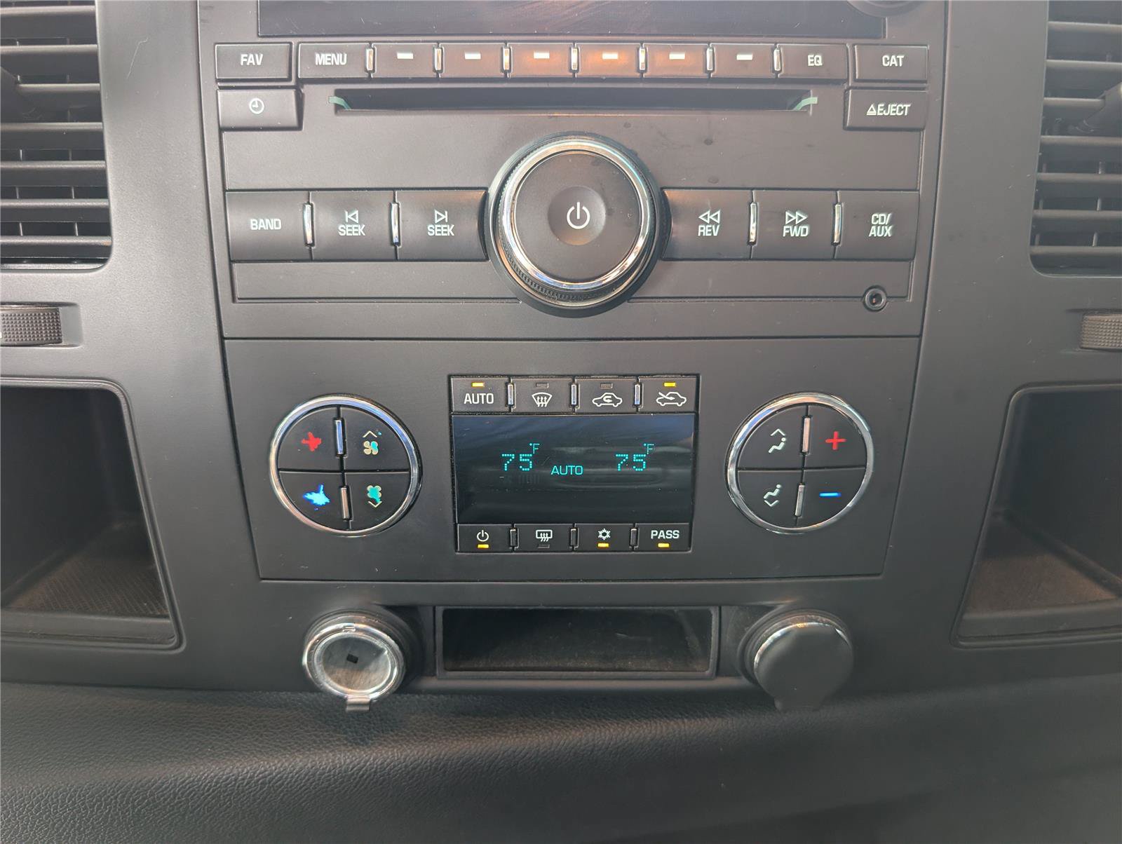 Used 2007 GMC Sierra 2500 SLE w/ EZ-Lift Tailgate Package RWD image 19
