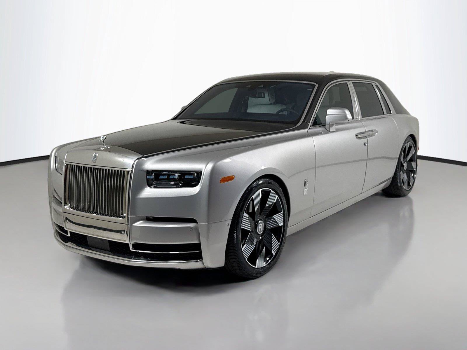 Used 2023 Rolls-Royce Phantom Sedan RWD image 10