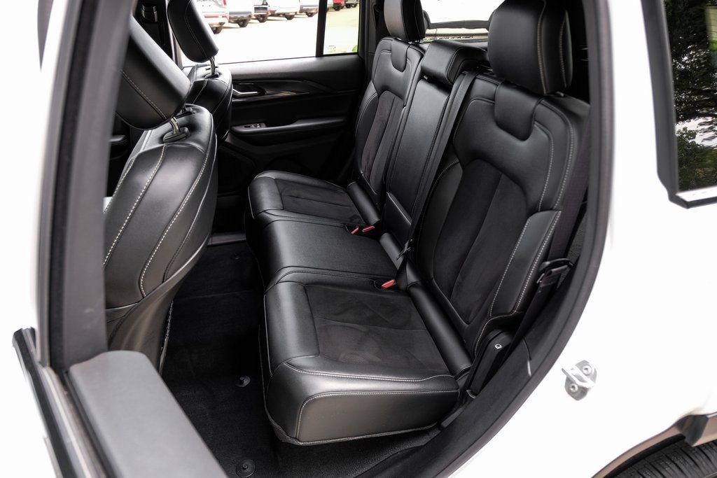 Used 2023 Jeep Grand Cherokee Altitude image 50