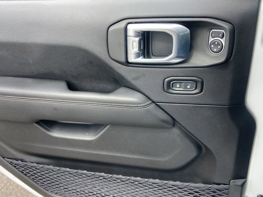 Used 2023 Jeep Wrangler Unlimited Sahara w/ Cold Weather Group AWD/4WD image 18