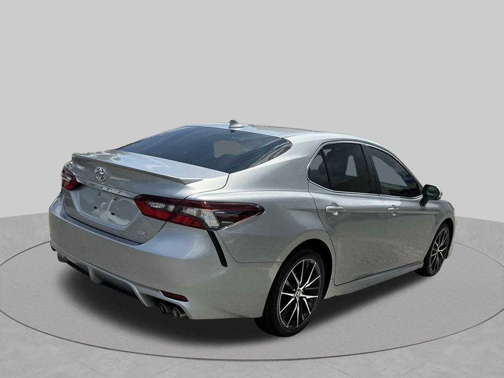 Used 2024 Toyota Camry SE w/ Cold Weather Package FWD image 9