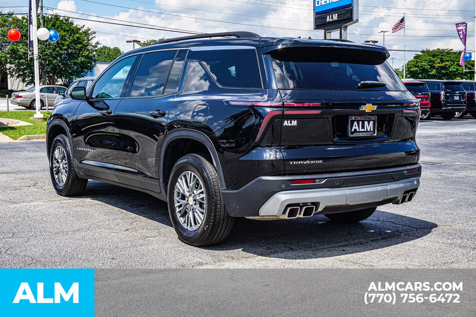 Used 2025 Chevrolet Traverse LT FWD image 7
