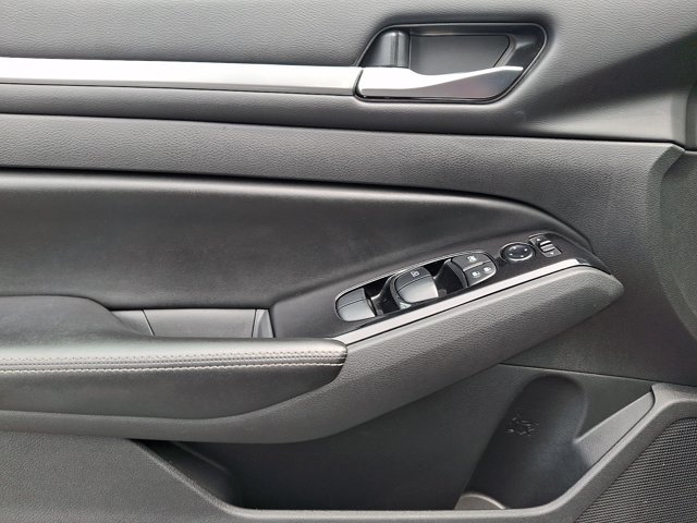 Used 2023 Nissan Altima 2.5 SV FWD image 12