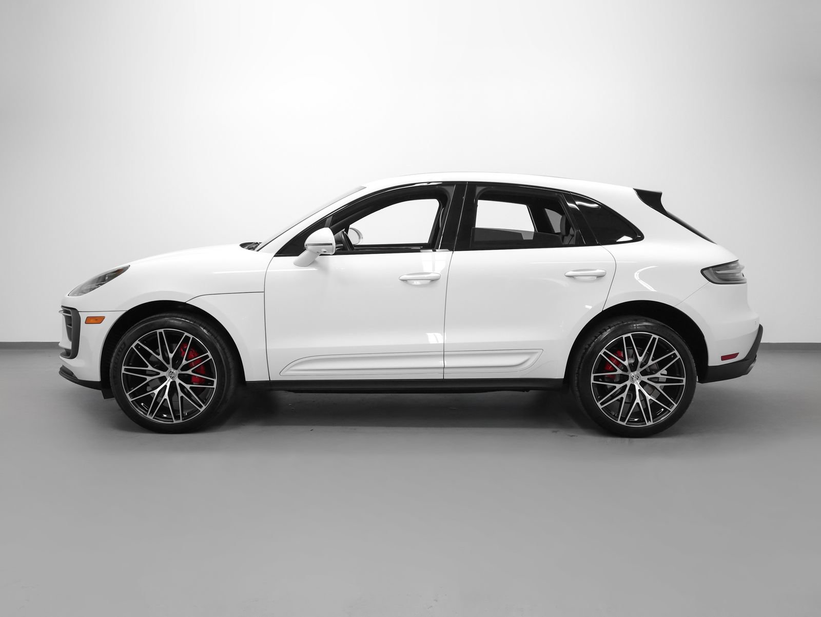 Certified 2022 Porsche Macan S image 2