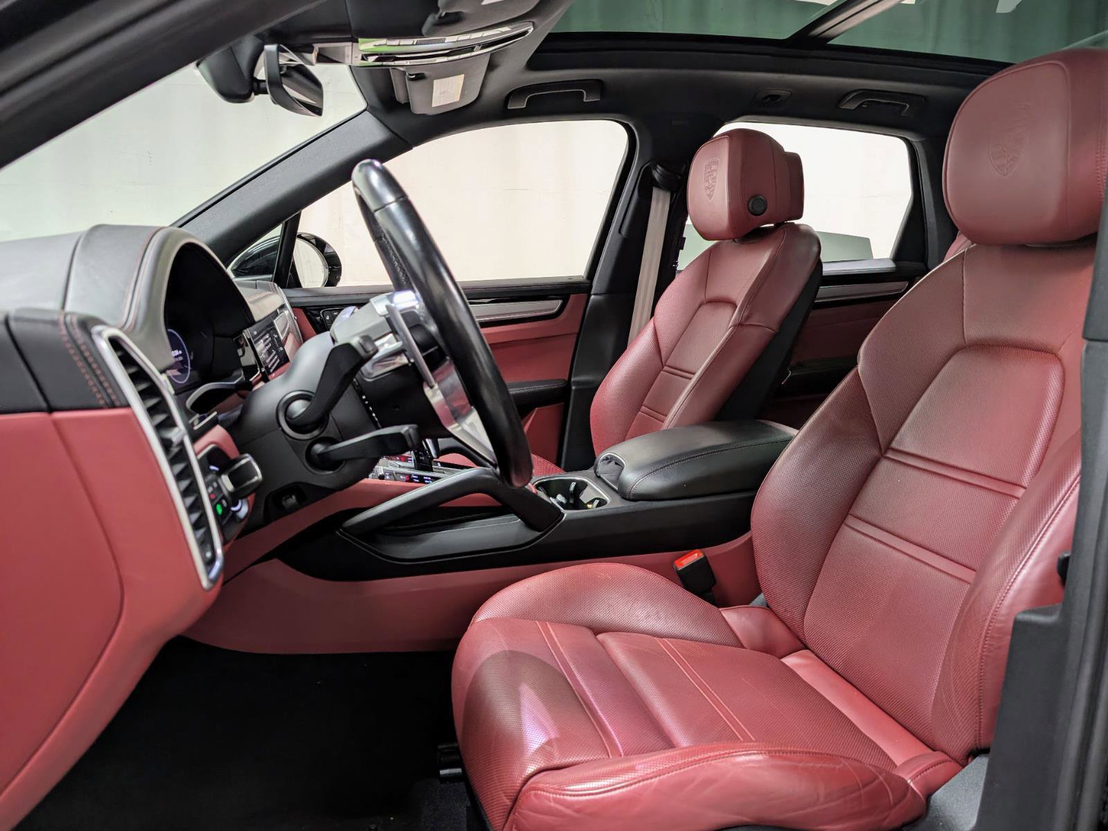 Used 2023 Porsche Cayenne Platinum Edition image 15