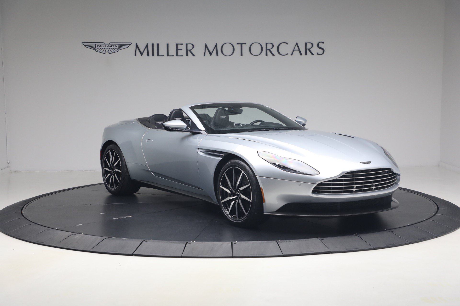 Used 2019 Aston Martin DB11 Volante RWD image 11