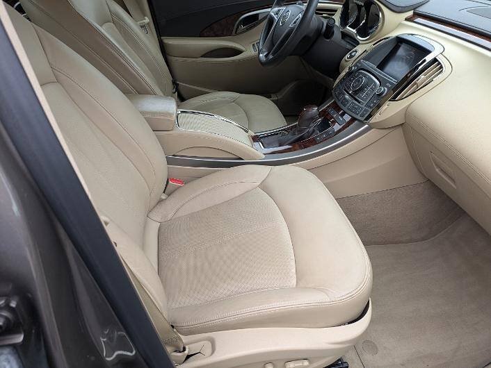 Used 2010 Buick LaCrosse CXS w/ Touring Package FWD image 13