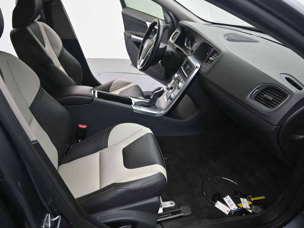 Used 2017 Volvo S60 T5 Cross Country Platinum image 21