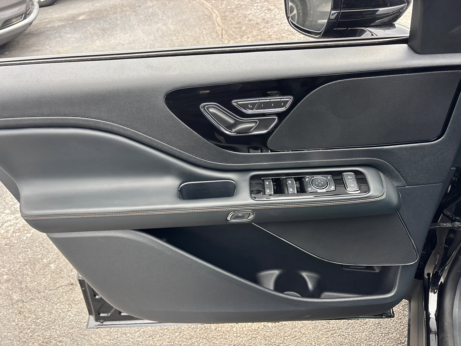 New 2026 Lincoln Aviator AWD image 11