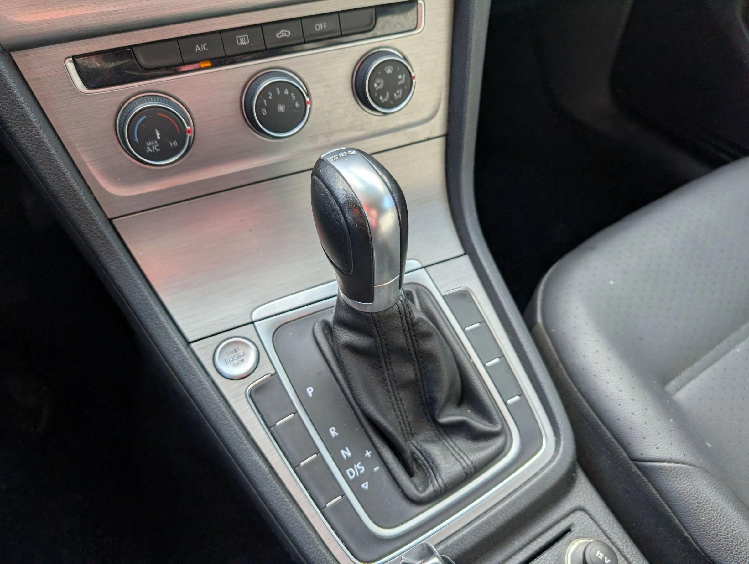 Used 2015 Volkswagen Golf TDI S image 21