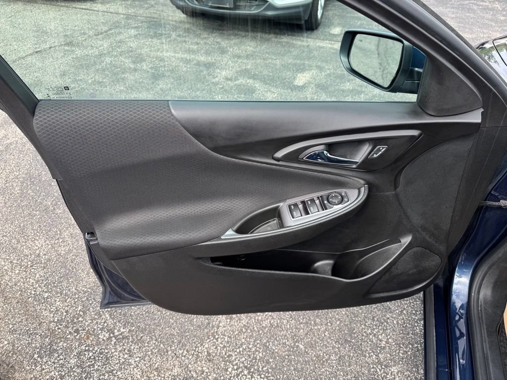 Used 2020 Chevrolet Malibu LT FWD image 9