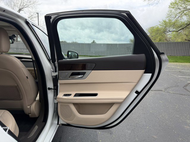 Used 2018 Jaguar XF Prestige AWD/4WD image 27