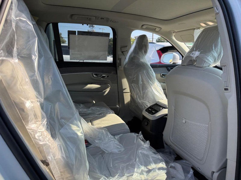 New 2026 Volvo XC90 T8 Ultra w/ Protection Package Premier AWD/4WD image 5