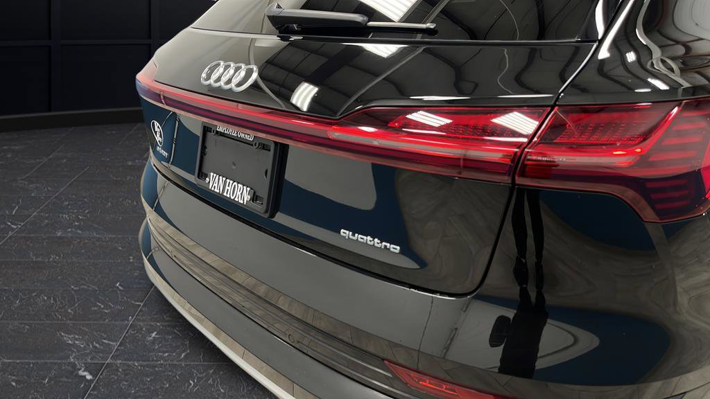 Used 2022 Audi e-tron Premium w/ Towing Package image 35