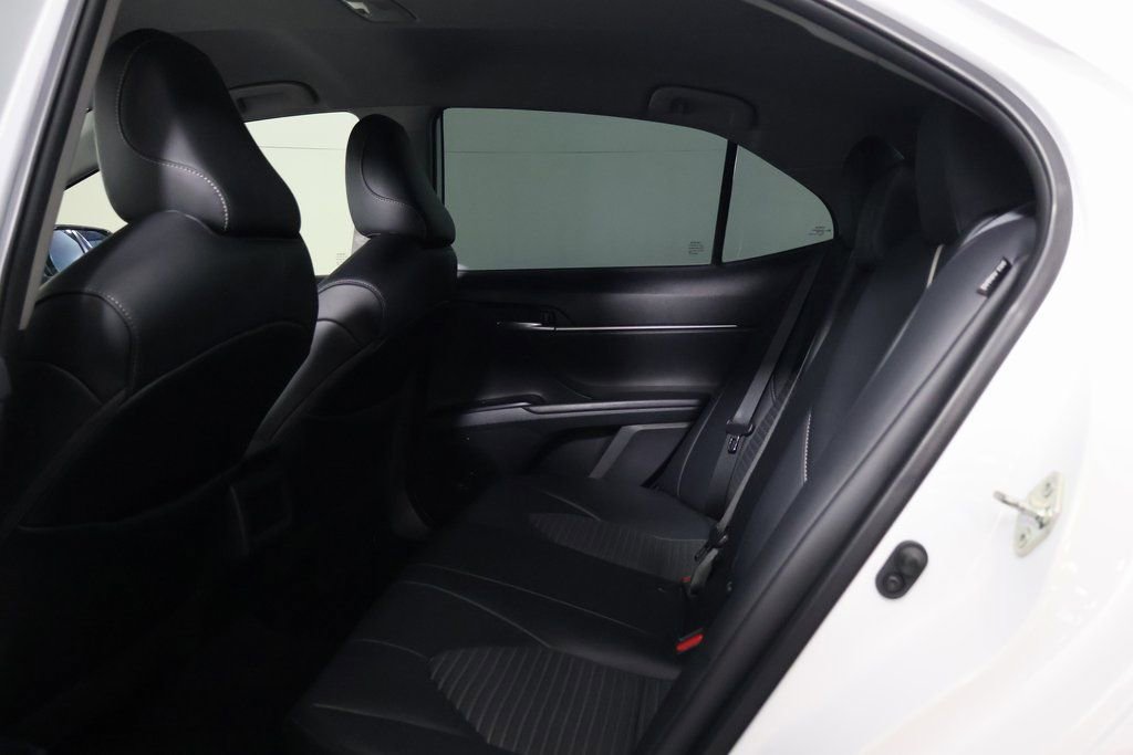 Used 2020 Toyota Camry SE image 11
