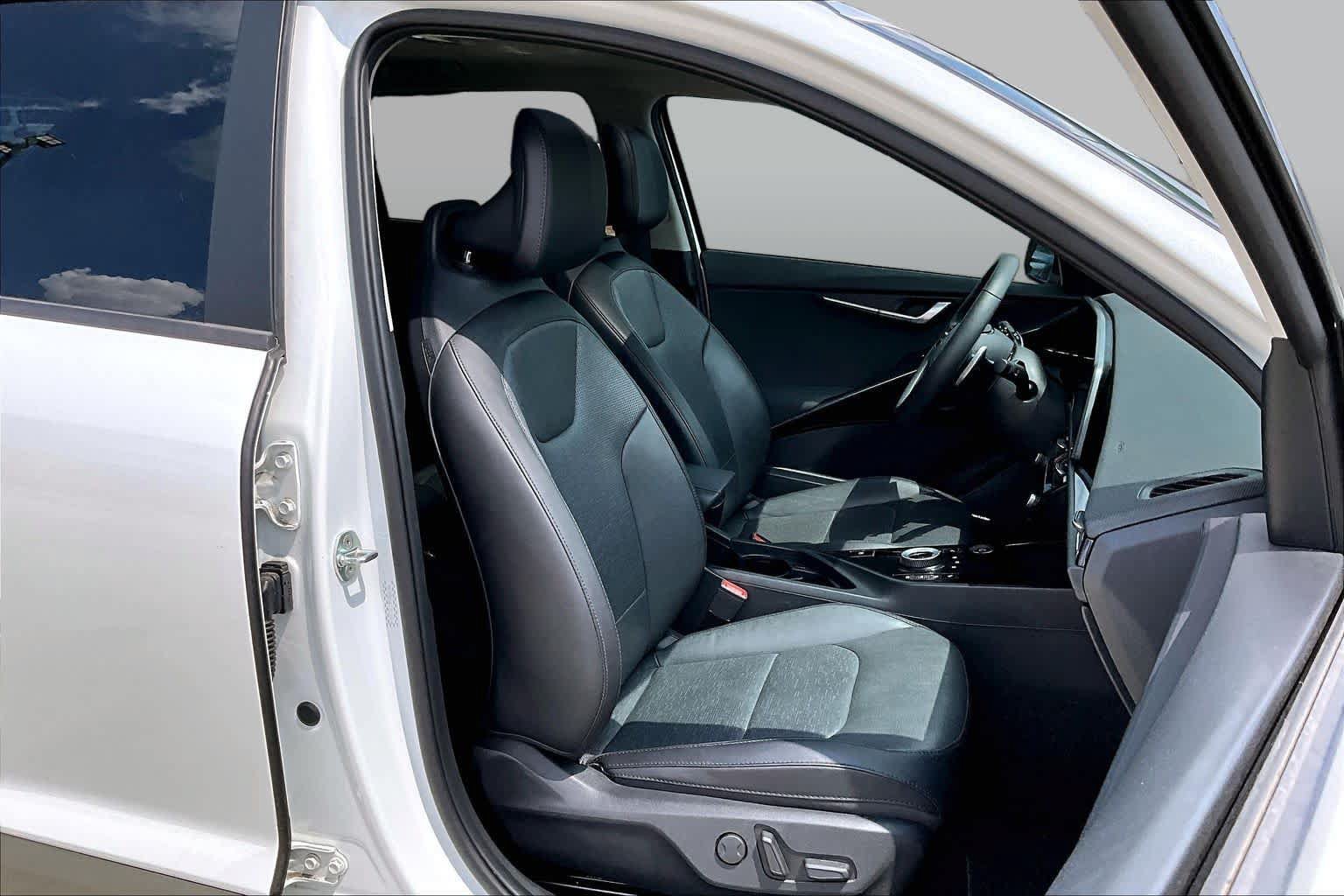 Certified 2023 Kia Niro Wave FWD image 8
