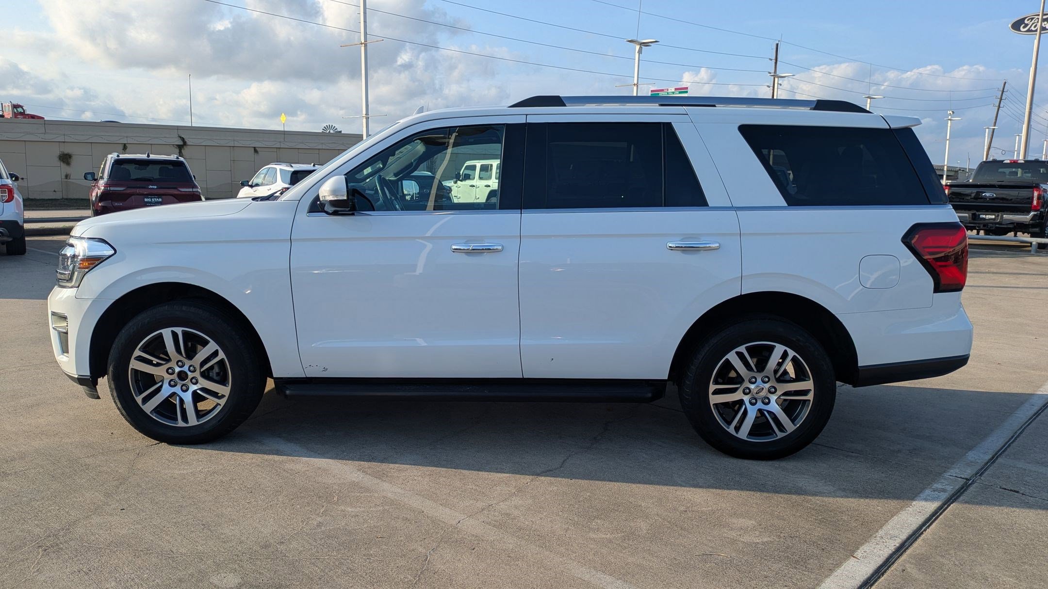 Used 2024 Ford Expedition Limited image 7