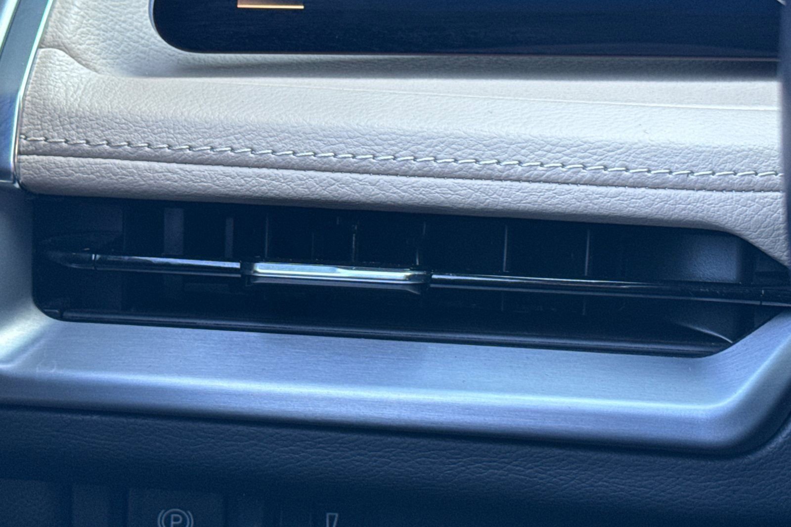 Used 2025 Cadillac XT4 Premium Luxury image 26