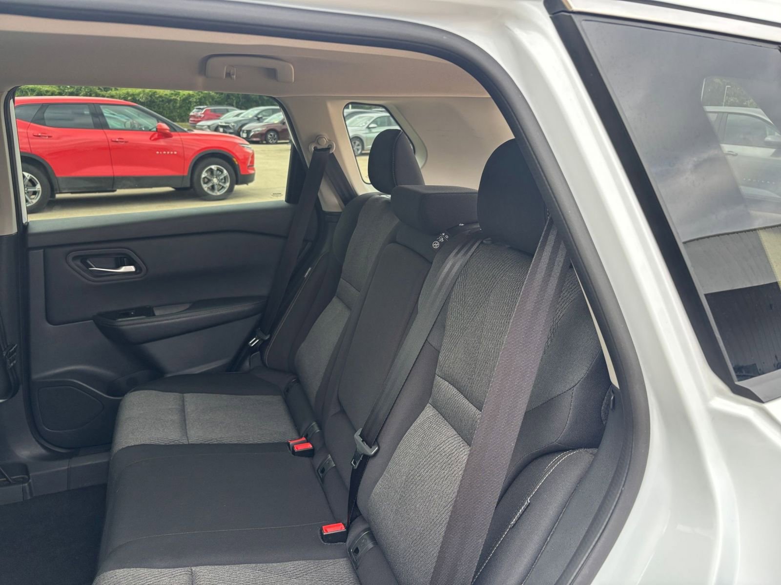 Used 2025 Nissan Rogue SV AWD/4WD image 25