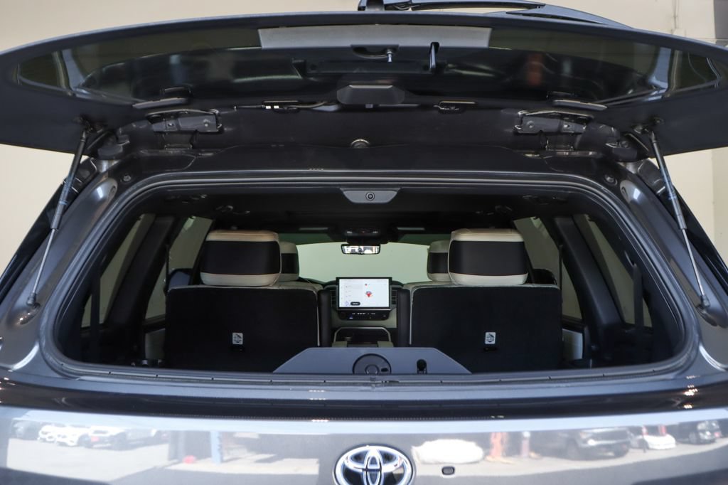 Used 2024 Toyota Sequoia Capstone AWD/4WD image 9
