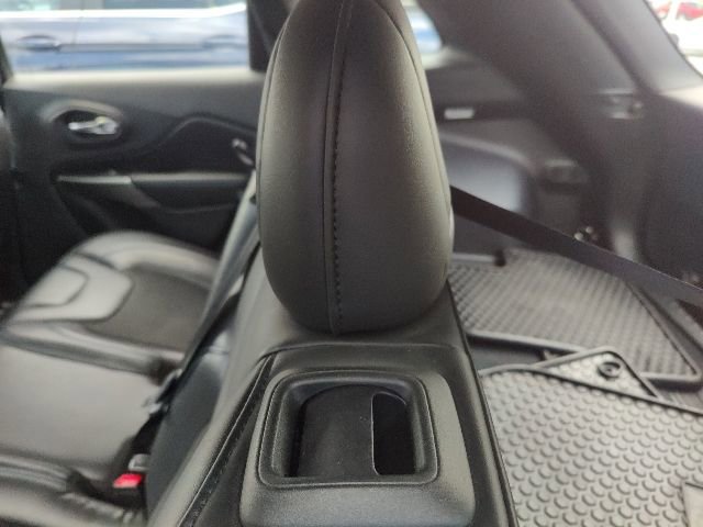 Used 2020 Jeep Cherokee Latitude Plus w/ Cold Weather Group FWD image 22