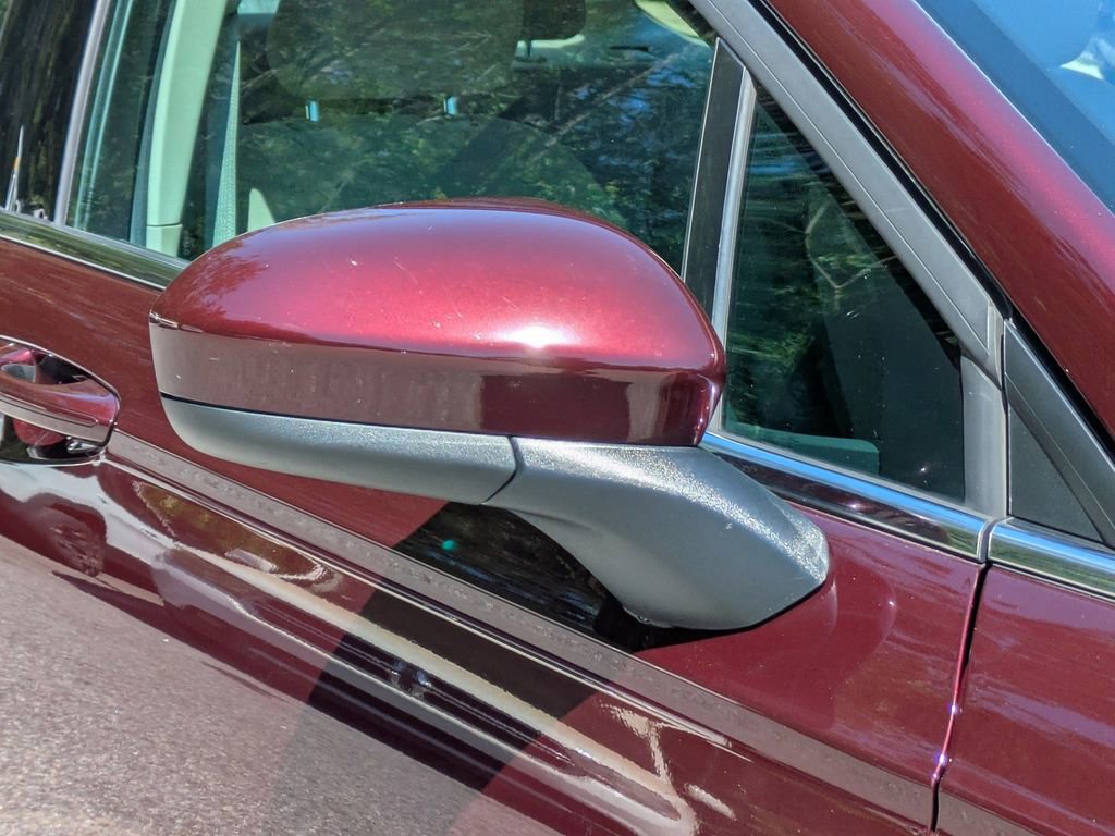 Used 2018 Ford Fusion SE w/ Fusion SE Technology Package FWD image 10