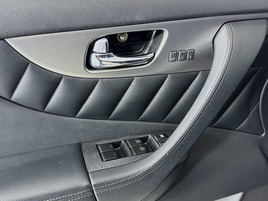 Used 2012 INFINITI FX35 AWD w/ Premium Pkg image 18