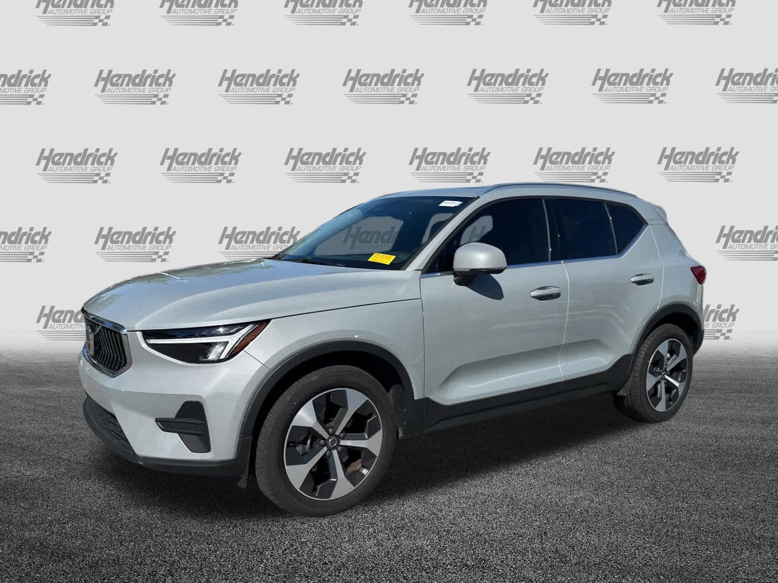 Used 2024 Volvo XC40 B5 Core w/ Climate Package image 10