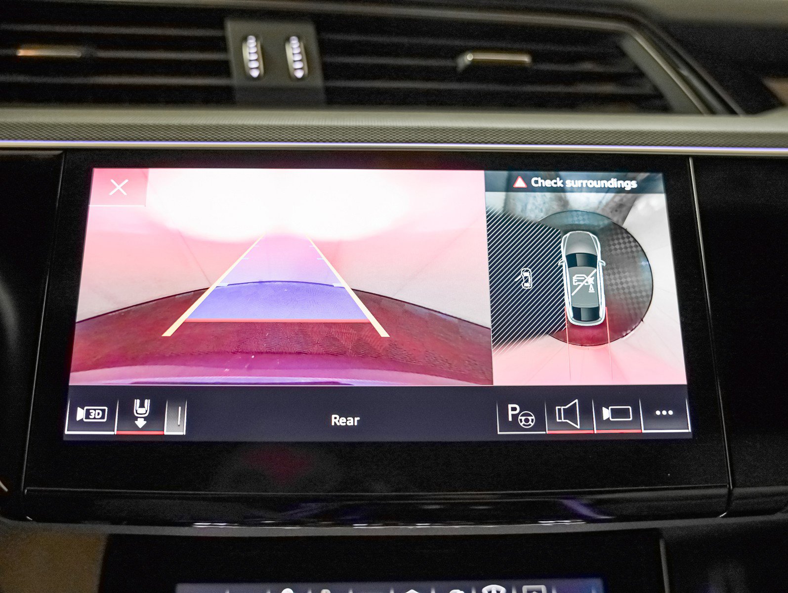 Used 2024 Audi Q8 e-tron Prestige w/ Prestige Package image 21