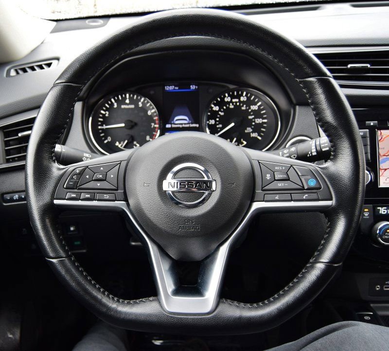 Used 2020 Nissan Rogue SV w/ Premium Package image 13