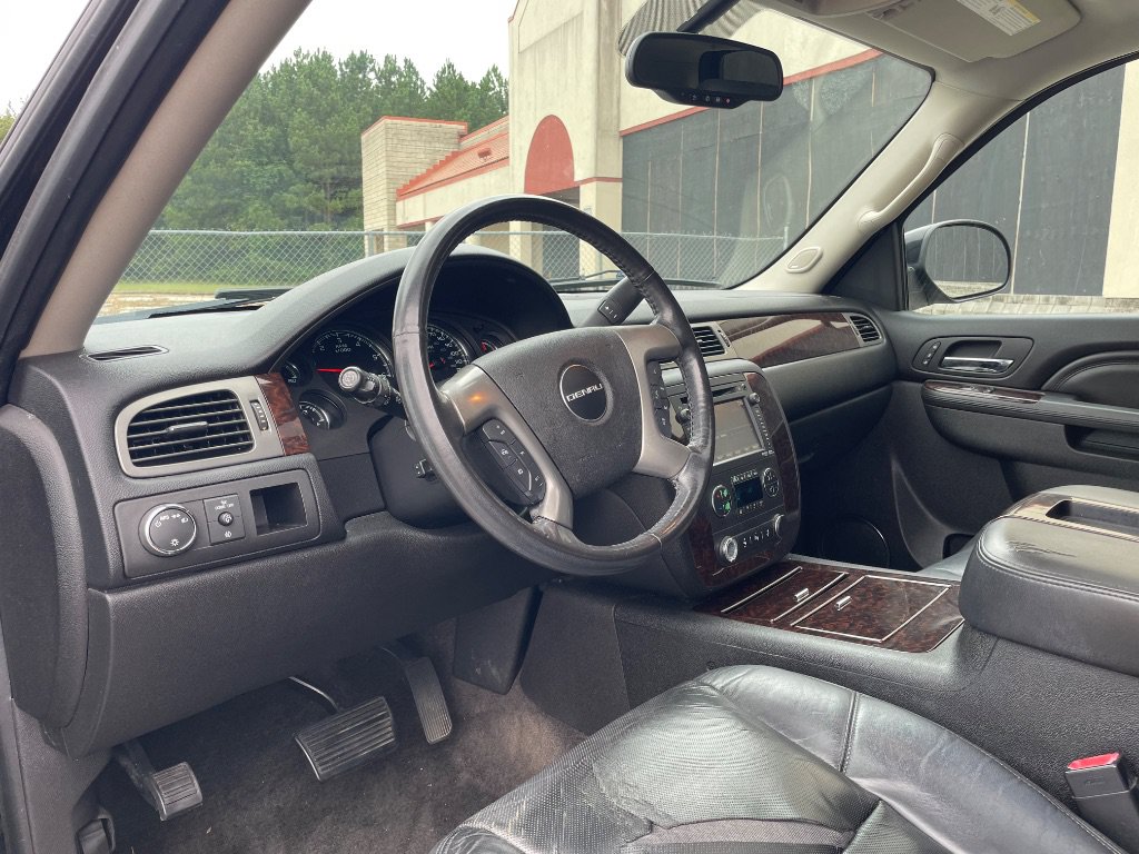 Used 2012 GMC Yukon XL Denali RWD image 45