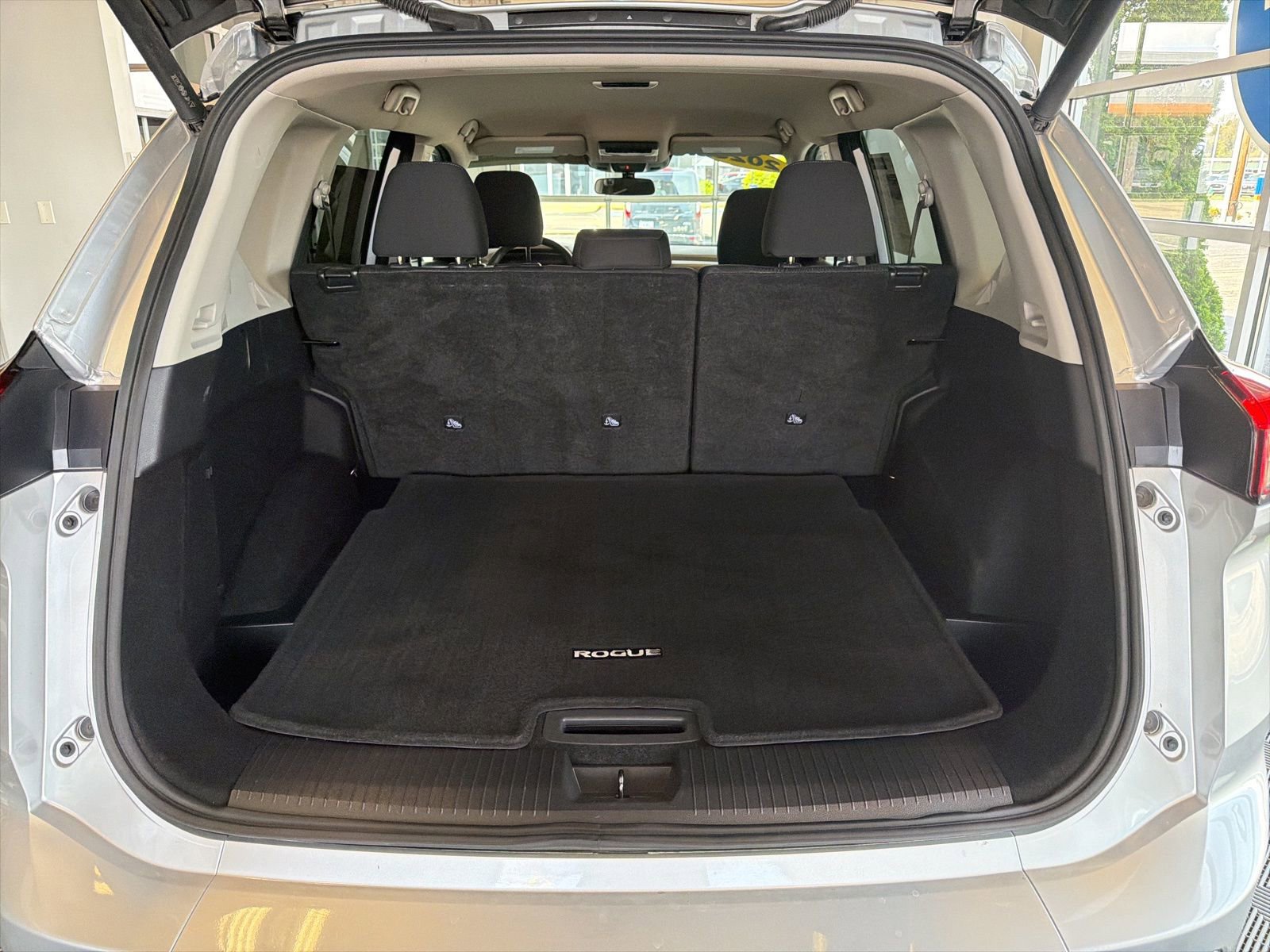 Used 2025 Nissan Rogue SV FWD image 11