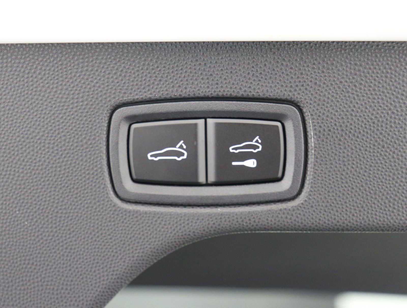 Certified 2024 Porsche Macan 4 Electric AWD/4WD image 26