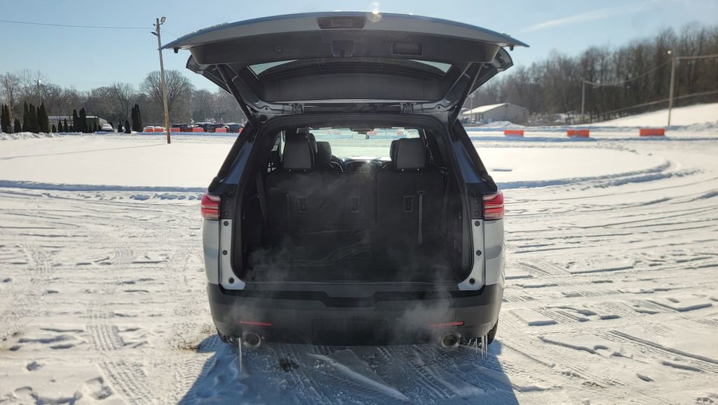 Used 2023 Chevrolet Traverse LT image 11